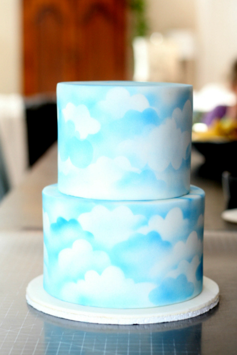 On the clouds cake & cupcakes