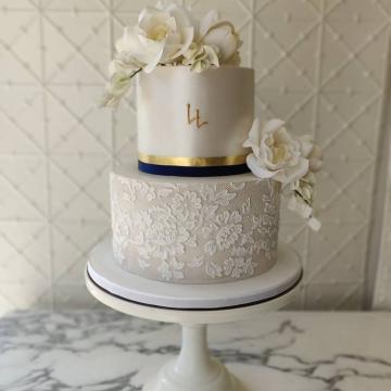 Faye's lace and stencil cake