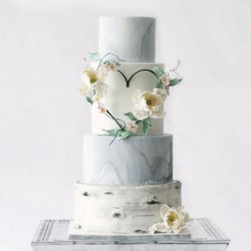 heart wreath wedding cake full sm sq